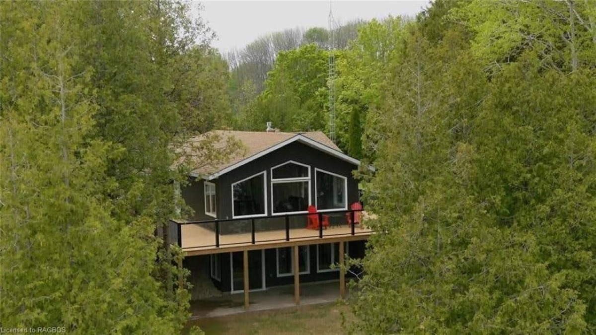 Brockton House | Waterfront Modern calming 3 bedroom Lake house - Pearl Lake