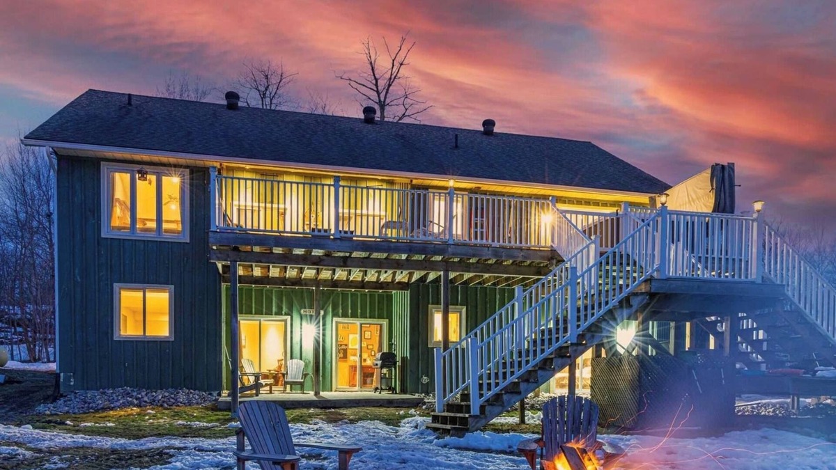 Severn Cottage | Waterfront Muskoka with Hot Tub
