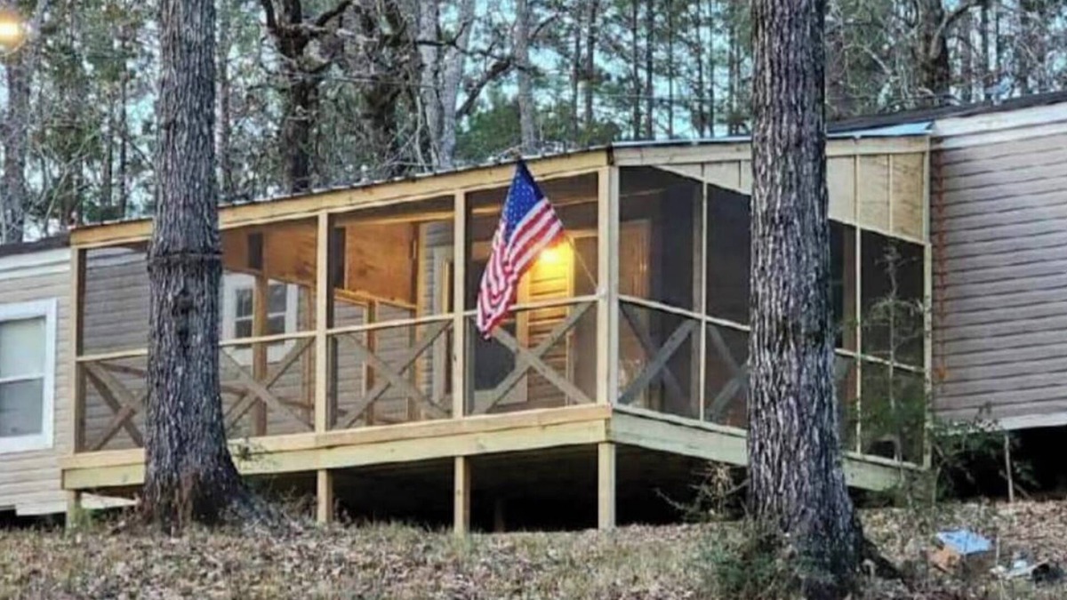 Lena House | Waterfront Nature Oasis Right off the Interstate