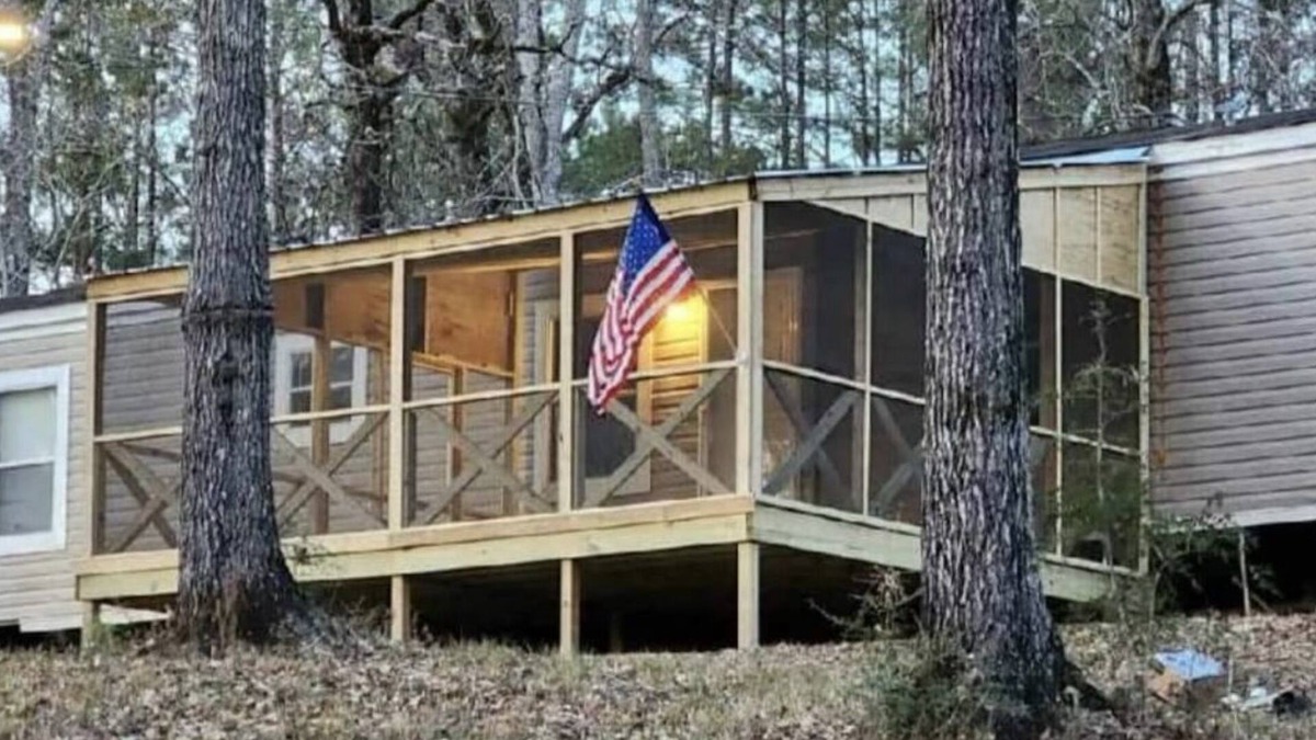 Lena House | Waterfront Nature Oasis Right off the Interstate