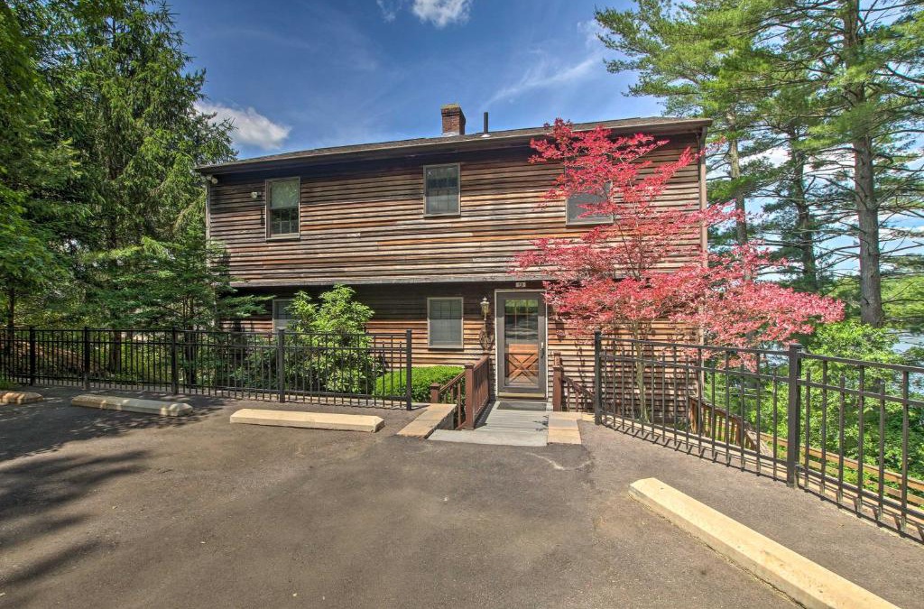 West Brookfield House | Waterfront New England House on Wickaboag Lake!