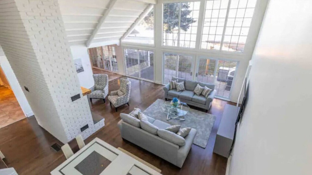 Port Weller Villa | Waterfront Niagara Home w/Hot tub & Fire table