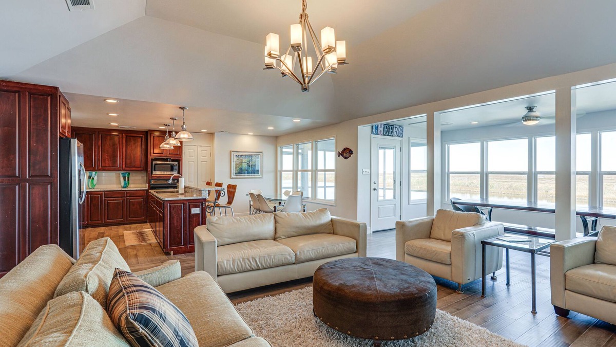 New Orleans East Area House | Waterfront NOLA Gem w/Boat Dock & Lift