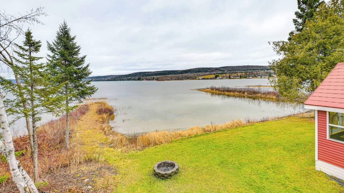 Sinclair House | Waterfront Oasis: Family Retreat on Long Lake!