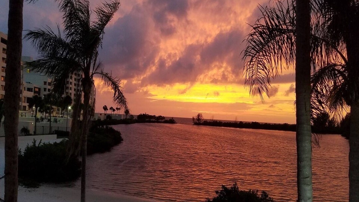 Hudson Condo | Waterfront Oasis for Serenity and Relaxation.