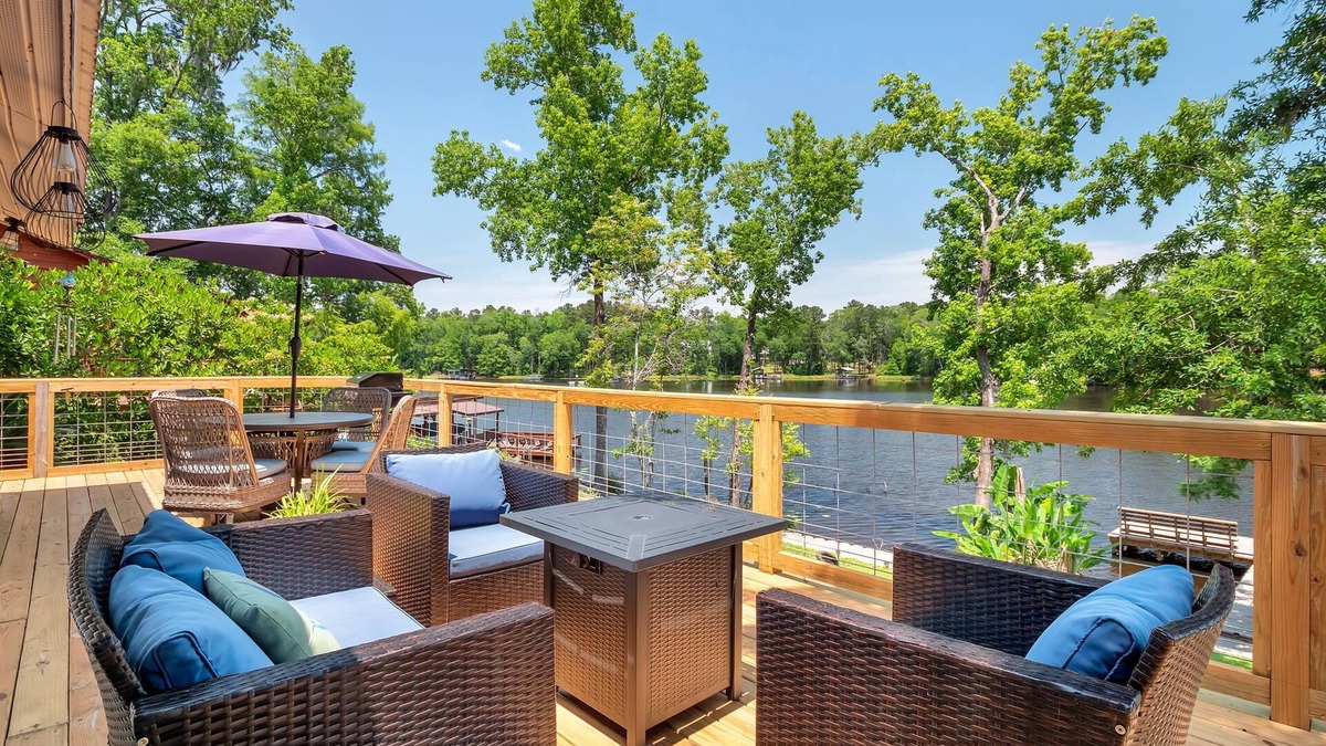 Telogia House | Waterfront on Lake Talquin - Free Kayaks - Near FSU - 2 Story Dock - Fire Pit