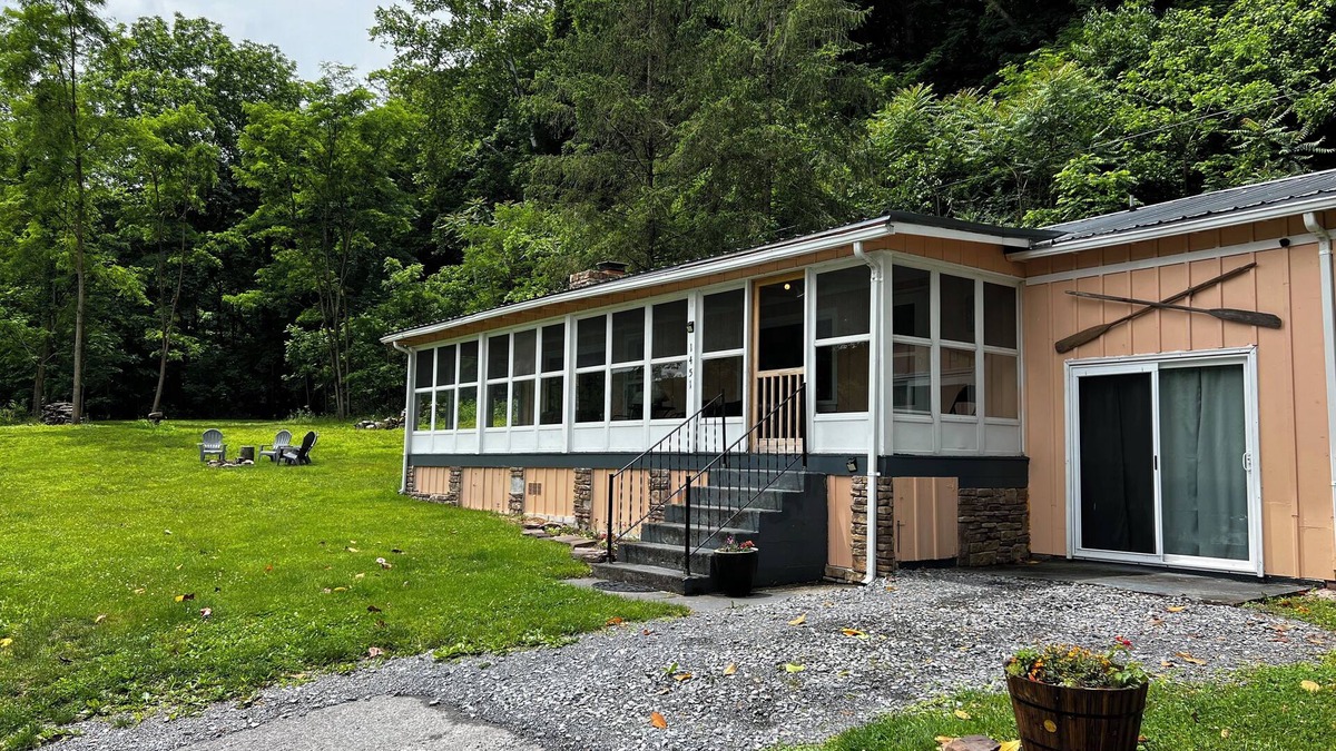 Bellepoint Cabin | Waterfront on the New RIver