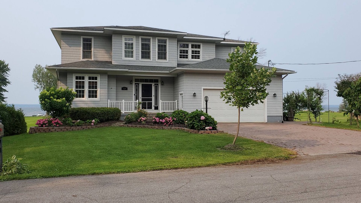 Bridgeport House | Waterfront Oneida Lake Gem House