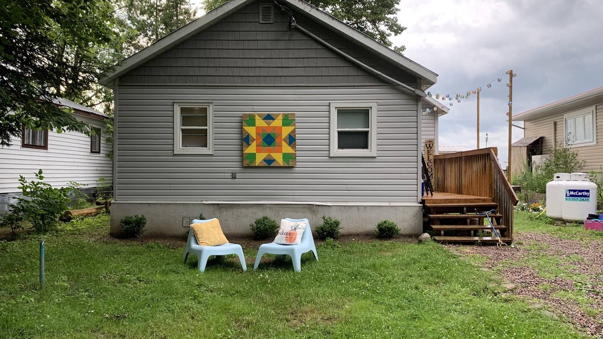 Whitewater Region Cottage | Waterfront Ottawa River Cottage sleeps 4-6