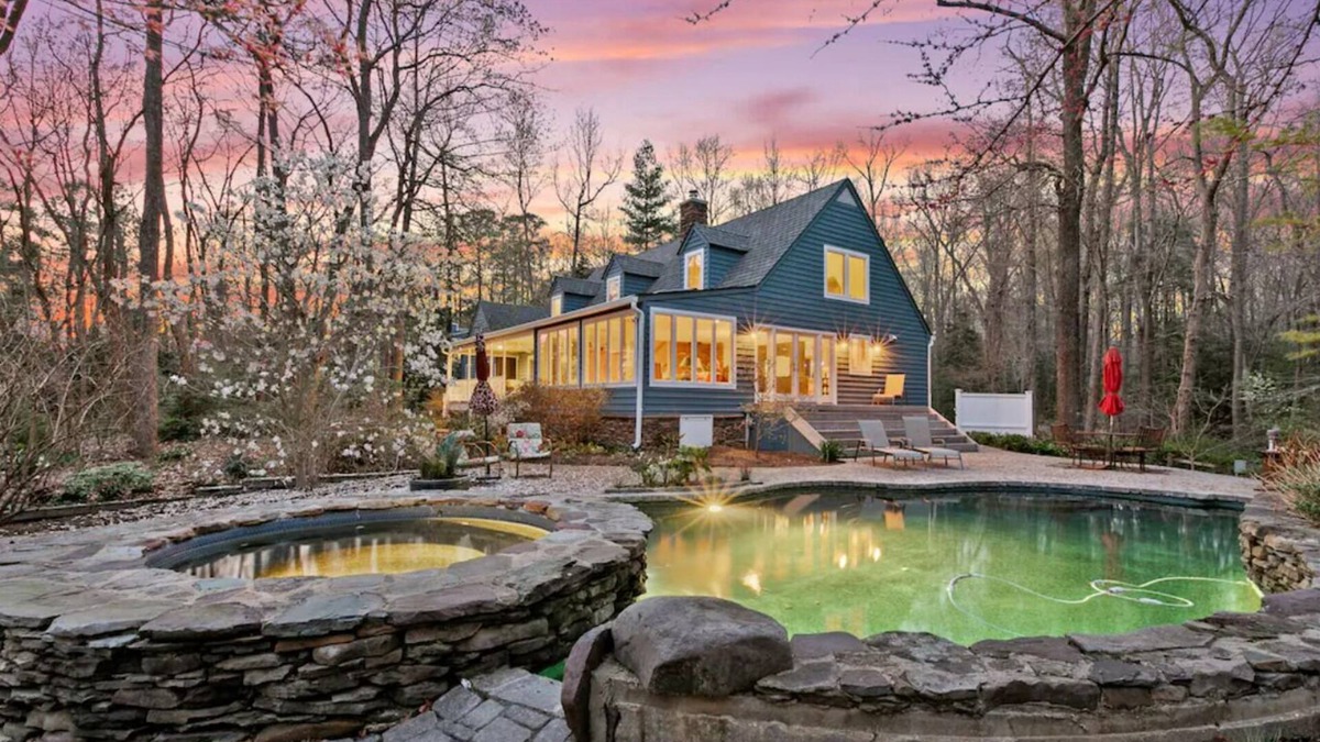 Valley Lee House | Waterfront Paradise with Pool & Hot Tub plus 4 King Beds & 4 Full baths