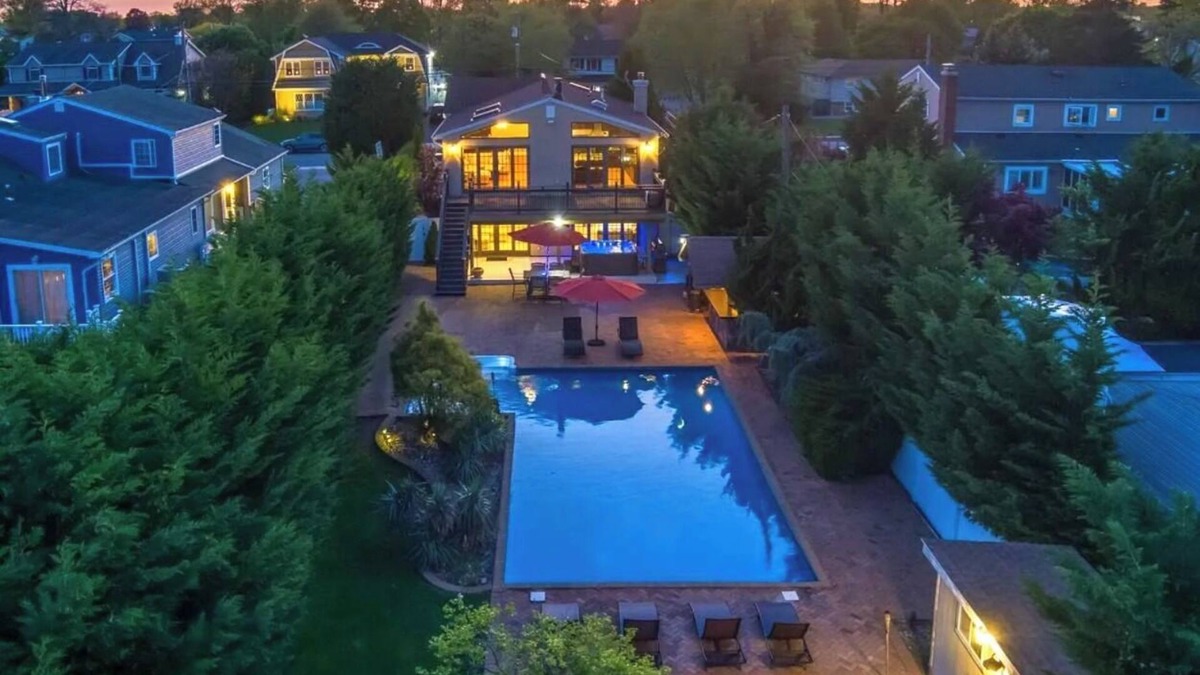 Massapequa House | Waterfront Paradise on Long Island