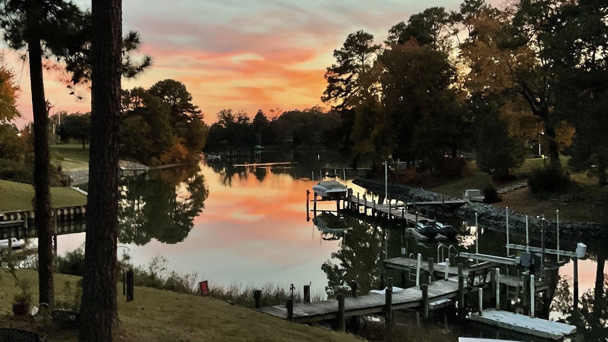 Weems House | Waterfront-Peaceful-Weems-VA-NNK-Kayaks-Views