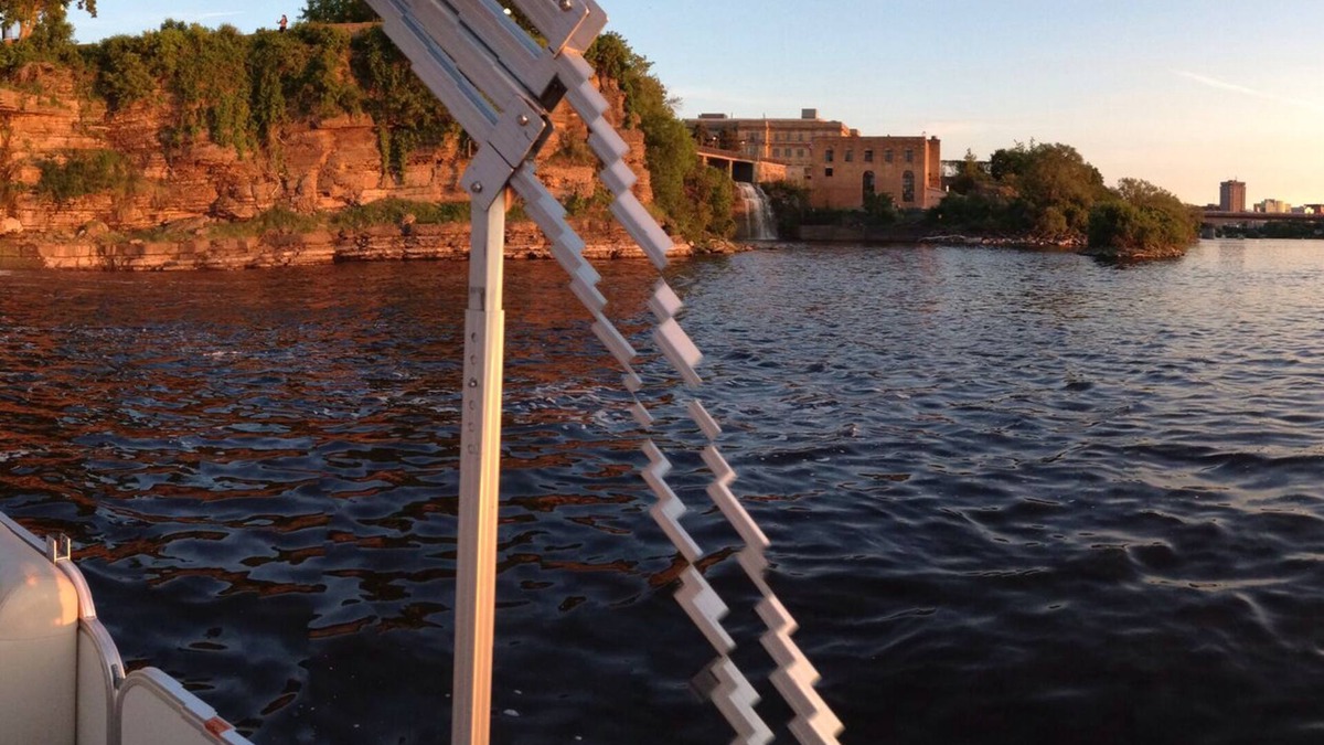 Hull Condo | Waterfront Penthouse Condo facing Parliament Hill and Ottawa River Sleep 4!