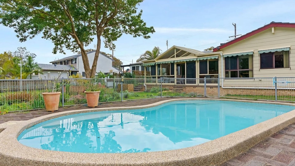 Toukley House | Waterfront Pet Friendly Abode Toukley NSW