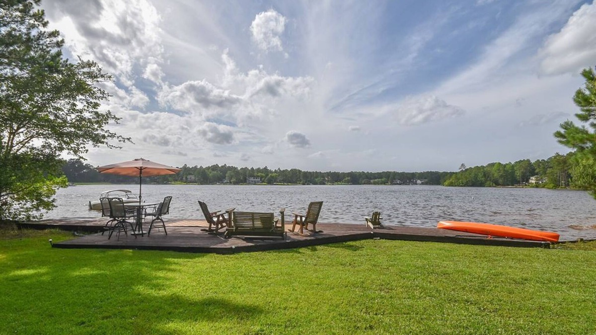 Olivia House | WATERFRONT & PET FRIENDLY! Beautiful Lakefront Home Near Golf and Fort Bragg