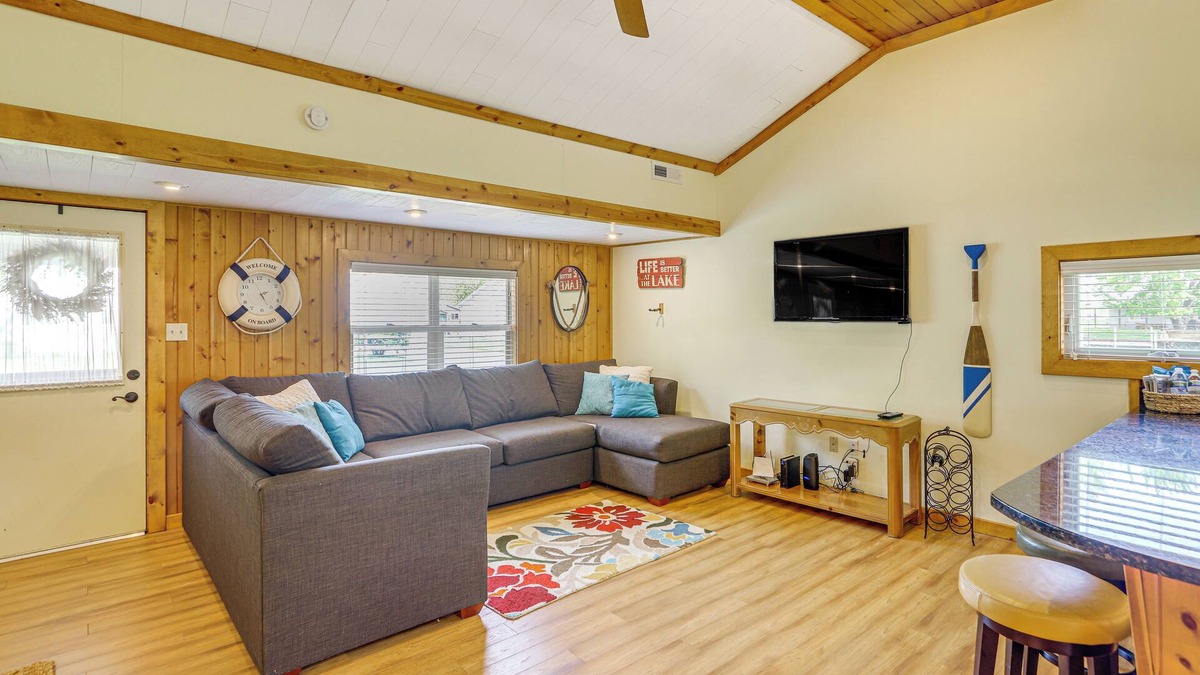 Port Clinton Cottage | Waterfront Port Clinton Cottage w/Fire Pit!
