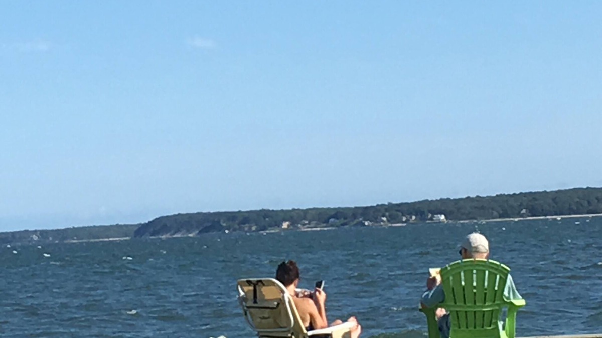 Jamesport House | WATERFRONT, PRIVATE SANDY BEACH ON PECONIC BAY