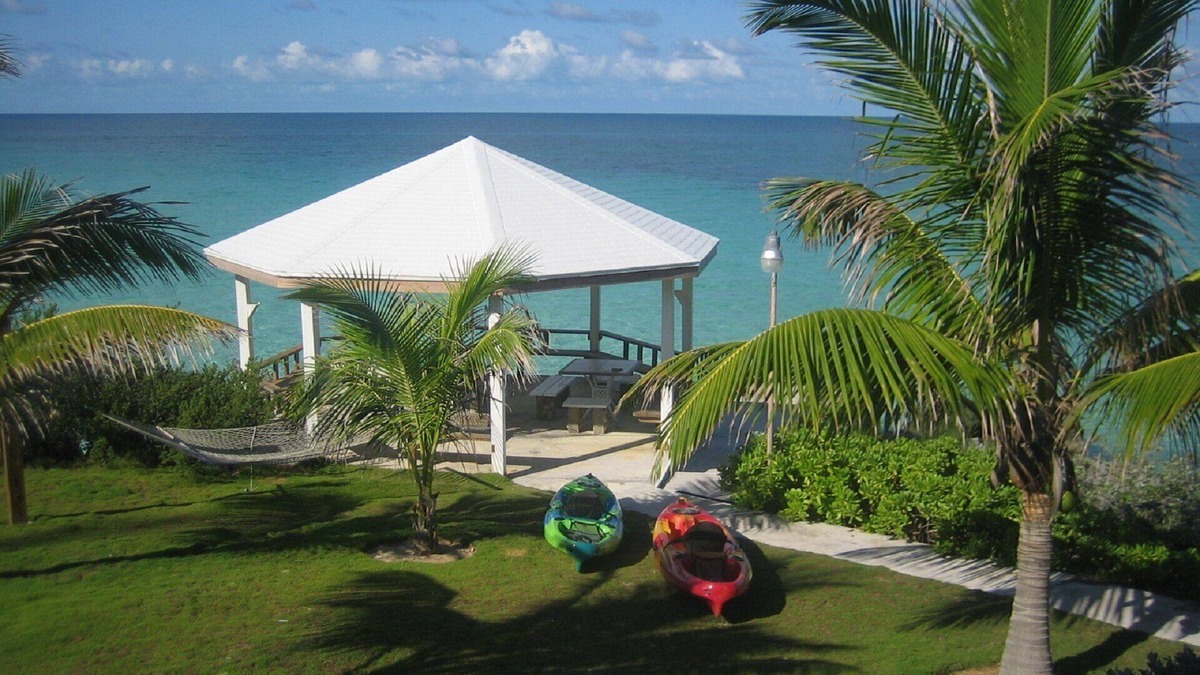 Rainbow Bay Villa | Waterfront. Private sea entry. Gazebo, Kayaks, Wifi. 300ft to Rainbow Beach
