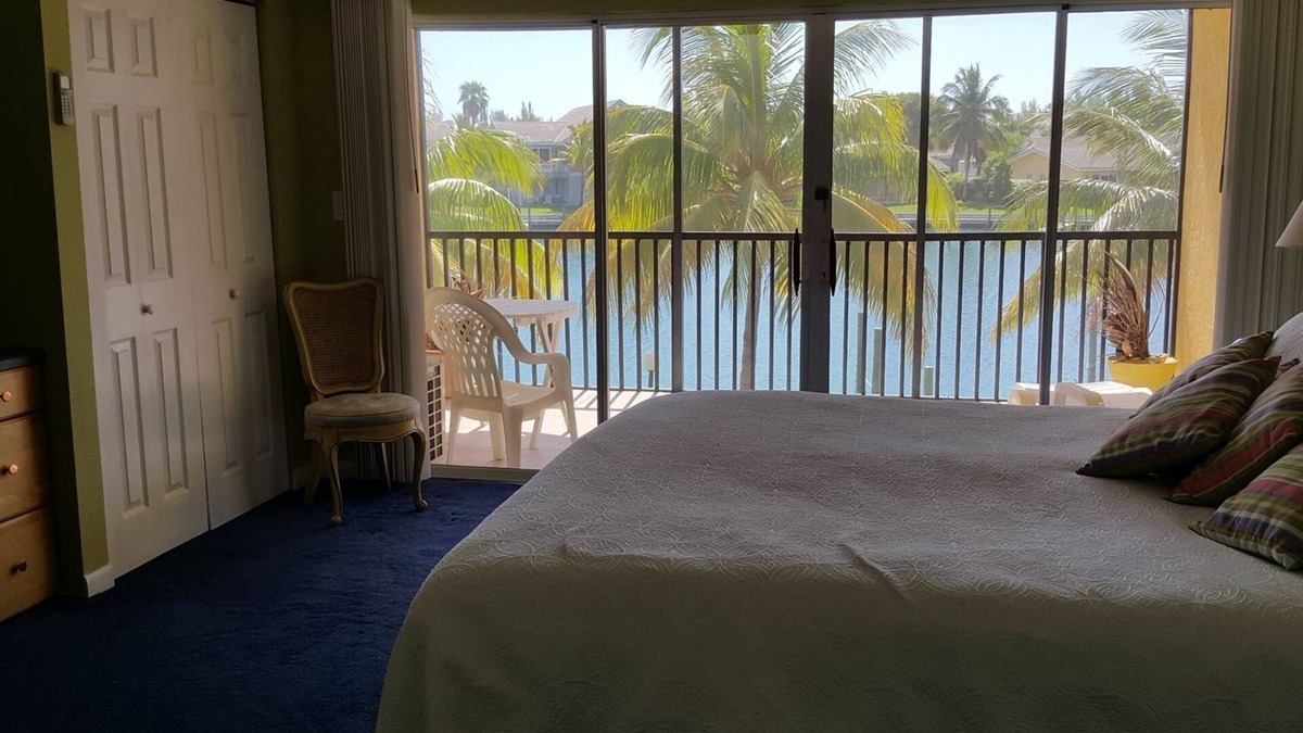 Bahamia West House | Waterfront Property 2 bedroom 2.5 bath Winter Retreat to The Bahamas