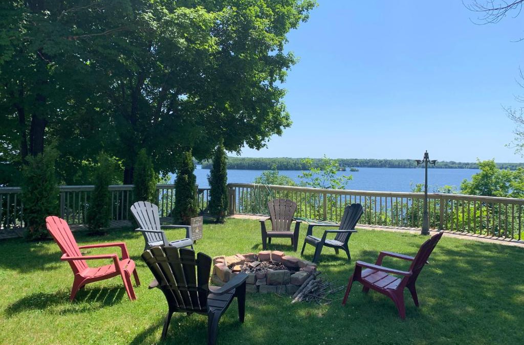 Rideau Lakes House | Waterfront Q Estate summer cottage