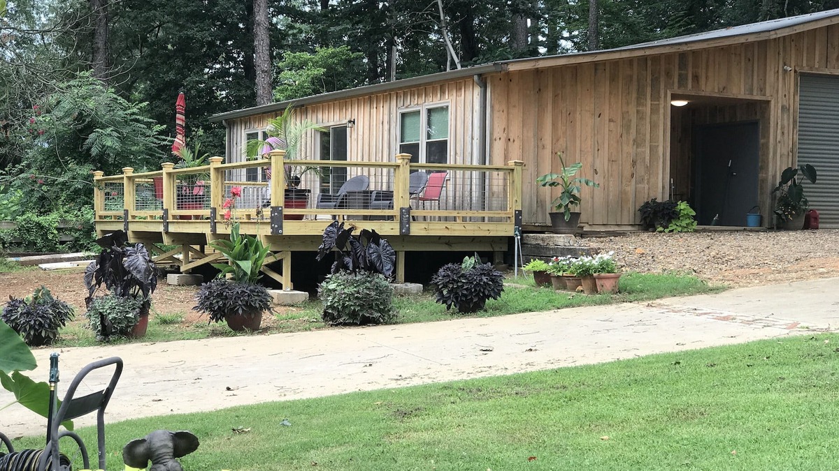 Leesburg Apartment | Waterfront ramp and boat dock