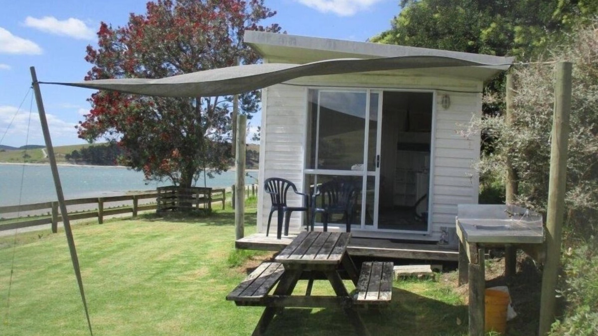 Wayby Cottage | Waterfront retreat on Kaipara Harbour