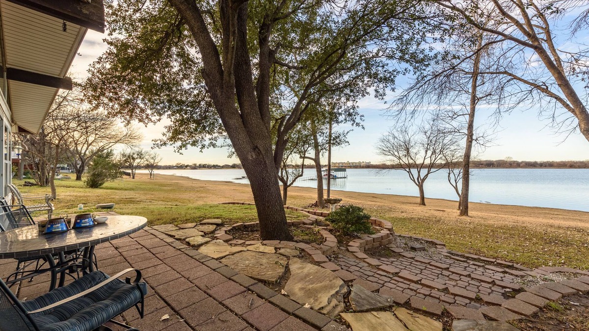 Frisco House | WaterFront Rentals Lake Lewisville- Lake Houses near each other