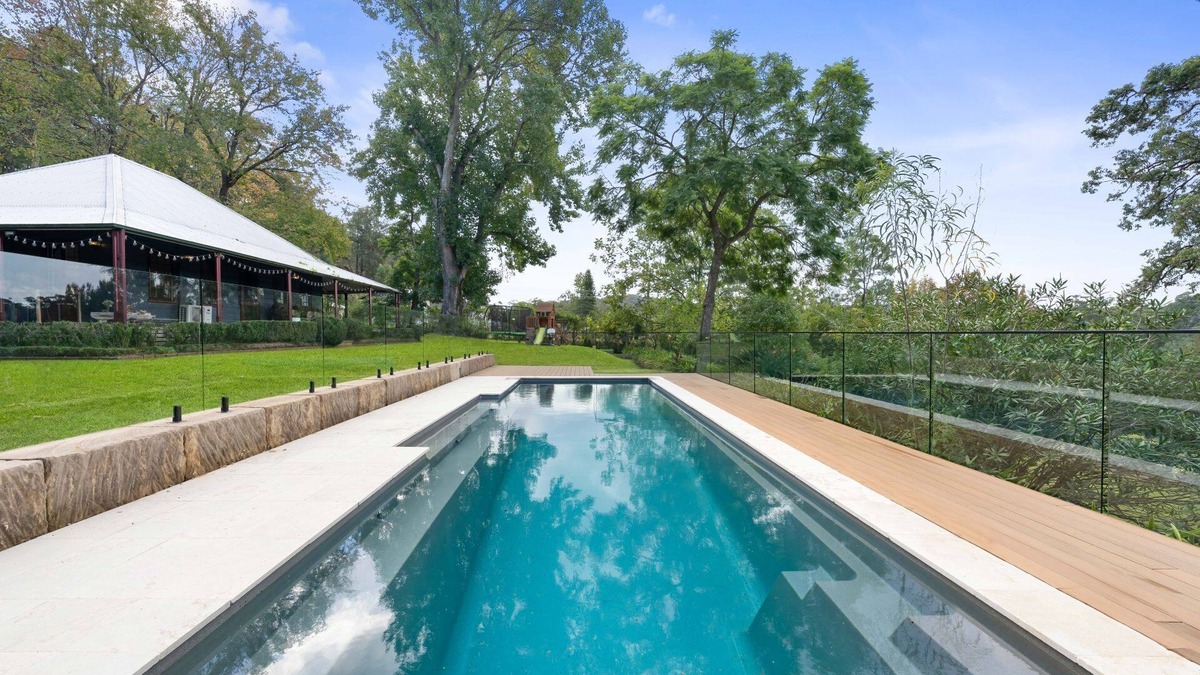 Lower Portland House | Waterfront Retreat - Kayaks, Heated Pool, Firepit and so much more!