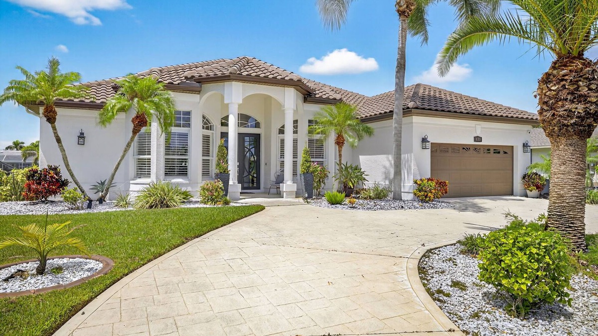 Pelican House | Waterfront Retreat 3 En-Suites Sunset Views Pool Gulf Access