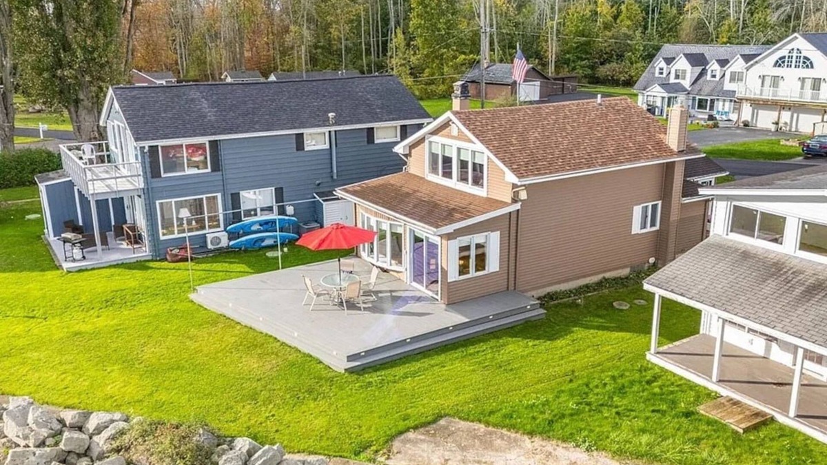 North Greece House | Waterfront Retreat | Lake Ontario Views | Deck
