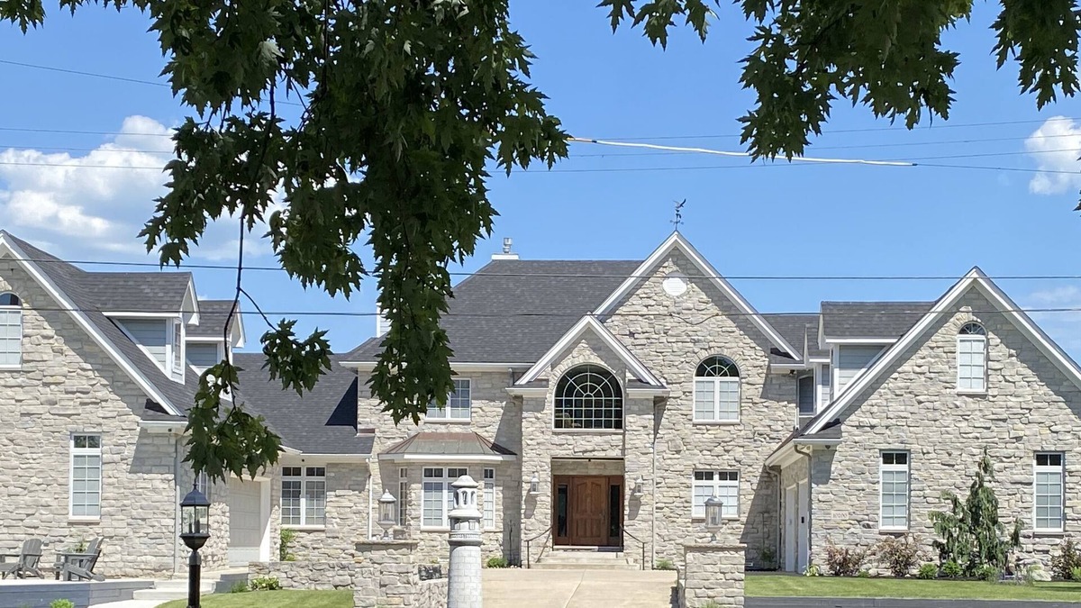 Bedford House | Waterfront Retreat - Romantic Get-away - Executive Travel (Lake Erie)
