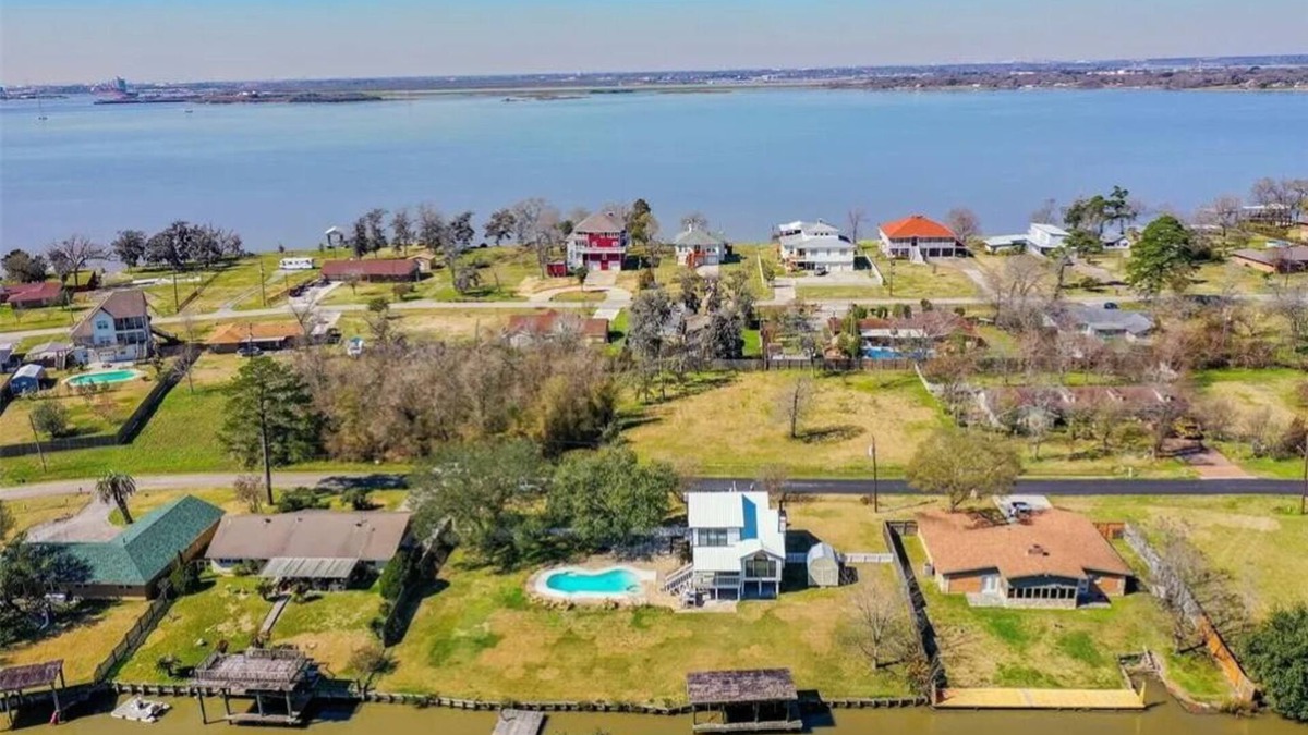 Baytown House | Waterfront Retreat w/Pool: Family & Fishing Escape in Baytown, Near Houston