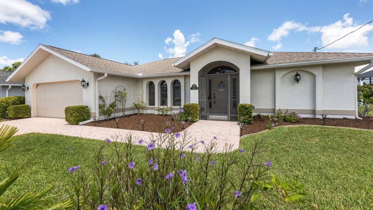 Pebble Beach House | Waterfront Rotonda pool home - 305 Rotonda Circle