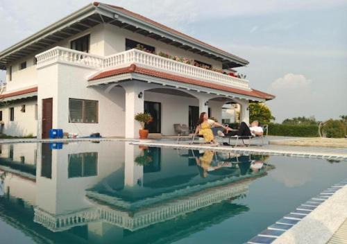 Bang Pakong Villa | Waterfront Royal Villa