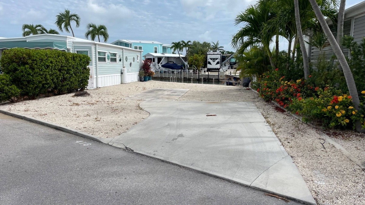 Cudjoe Key RV Rental | Waterfront RV Lot w 35' dock in "Venture Out". Utility hookups & beautiful views
