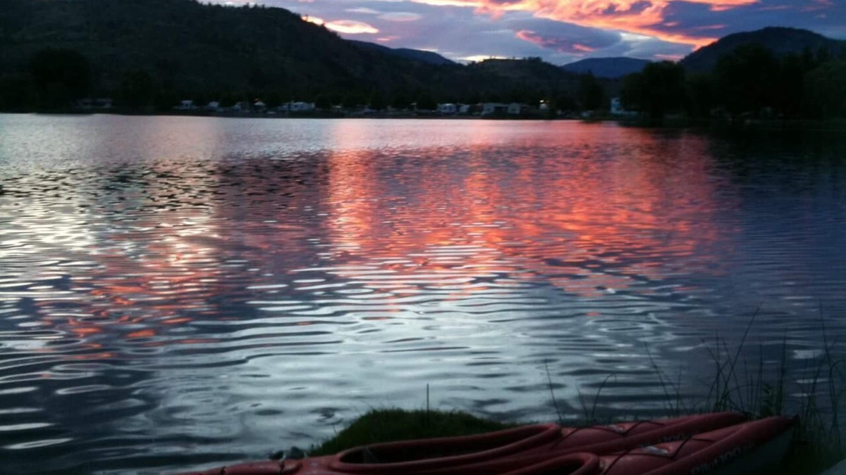 Okanagan-Similkameen Bed & Breakfast | Waterfront Self Contained 1 or 2 bedroom Suite in Oliver B.C.