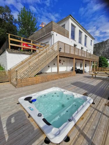 Torsken Apartment | Waterfront Senja