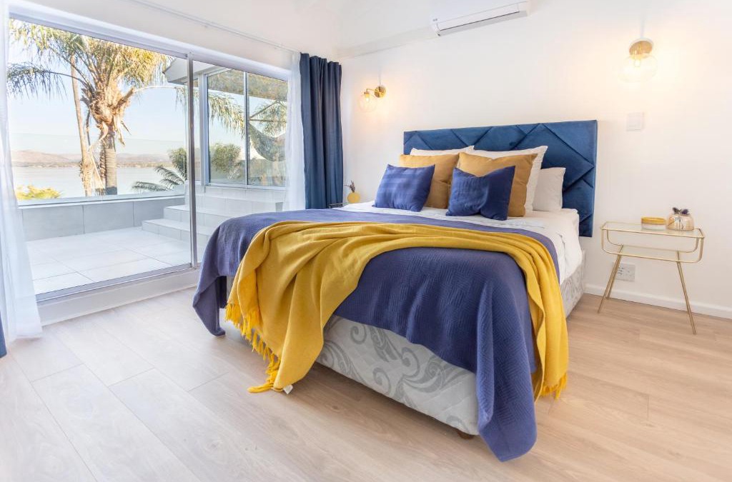 Kosmos House | Waterfront Serenity View