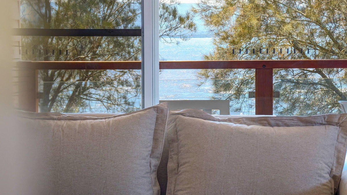 Oak Flats House | Waterfront Shellharbour - Pet Friendly.