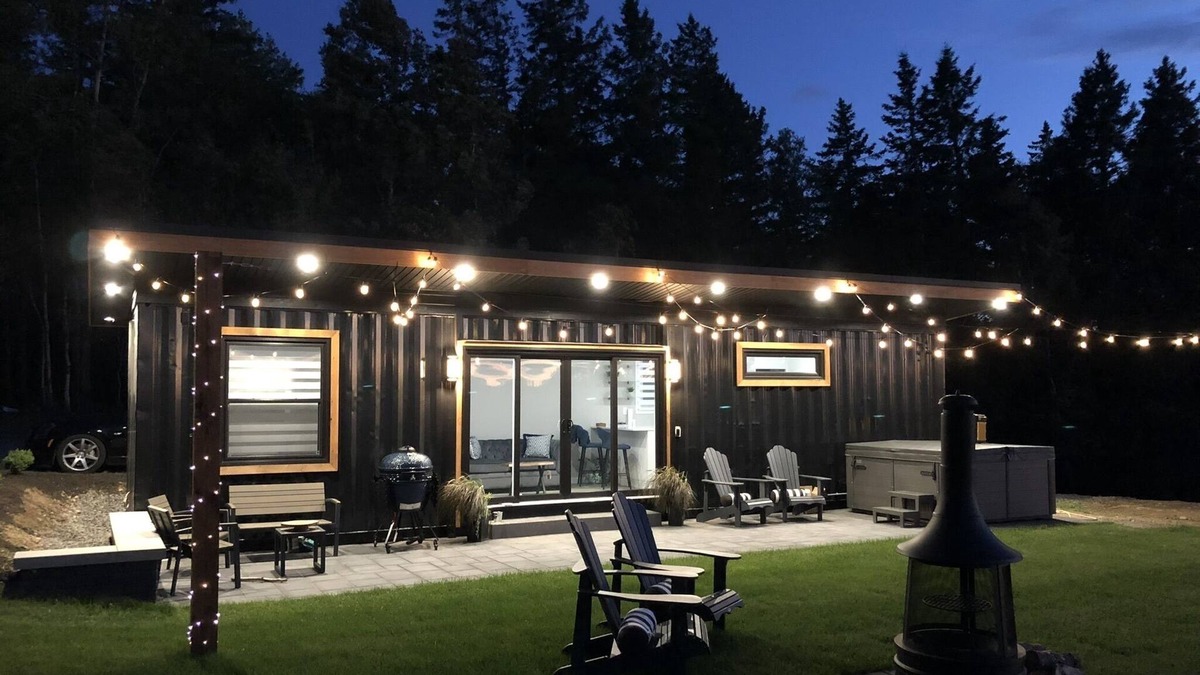 Sainte-Anne-de-Kent Villa | Waterfront Shipping Container Retreat