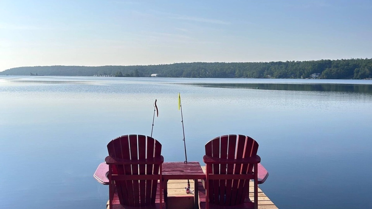 Buckhorn Cottage | Waterfront spacious cottage flat with scenic view in Buckhorn Lake