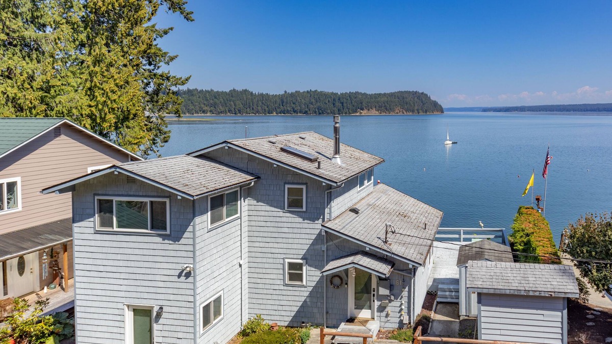 Brinnon House | Waterfront Spectacular in Brinnon WA