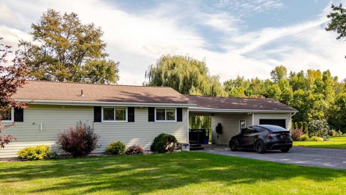 South Stormont Cottage | Waterfront St Lawrence River Long Sault
