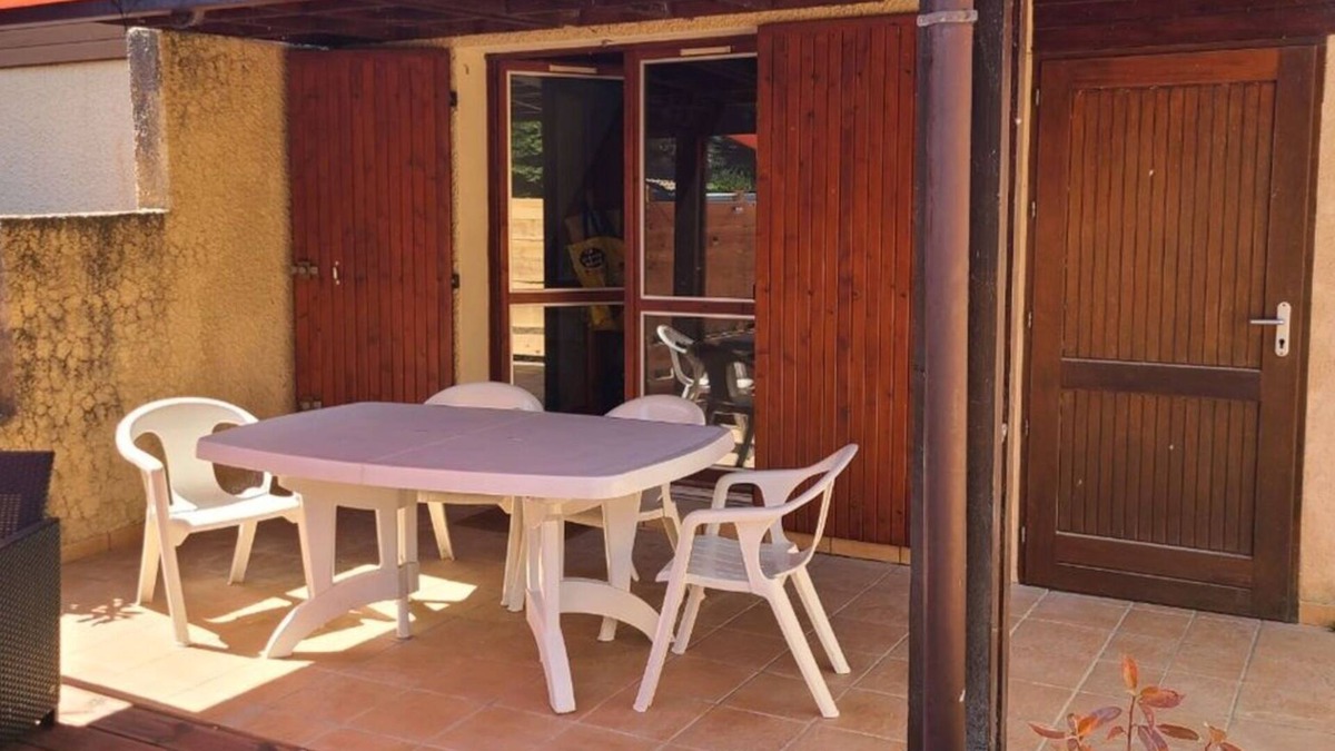 Carcans House | Waterfront Stay – Maubuisson | Cozy house, terrace, private parking, 100m from the lake