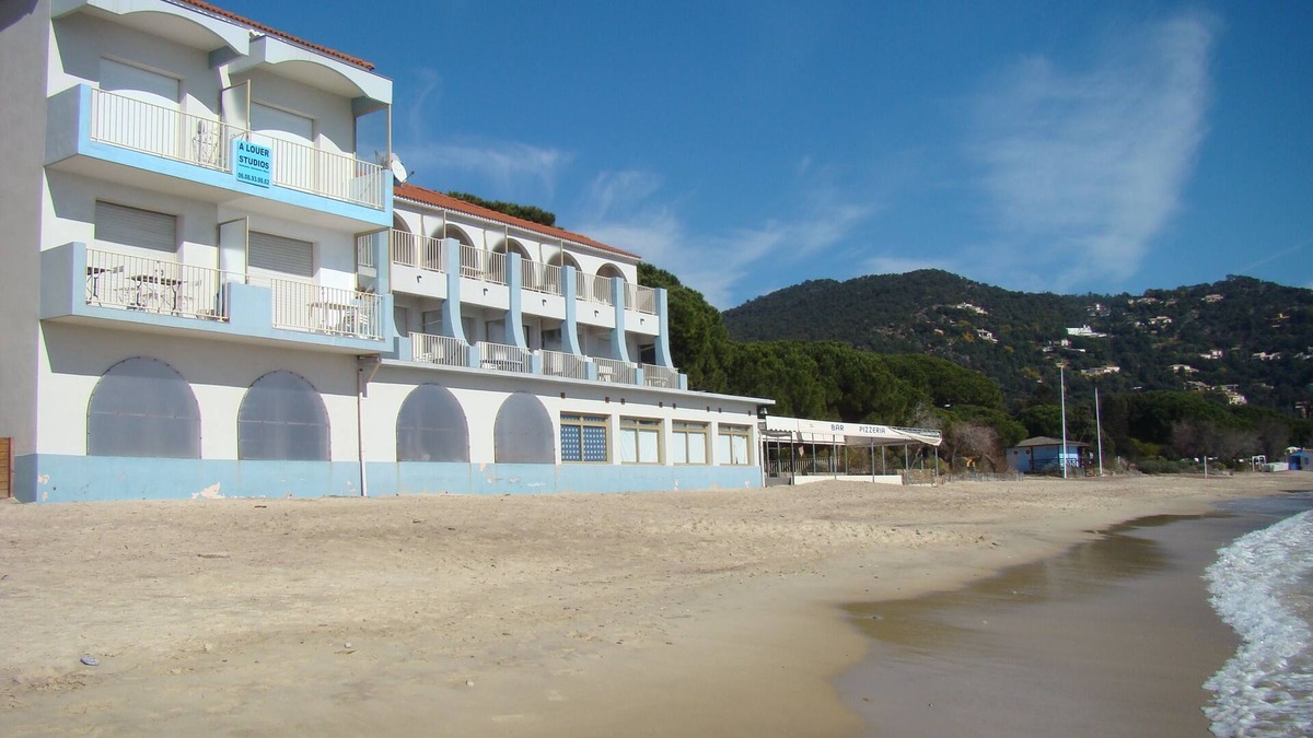 Cavaliere Beach Apartment | Waterfront studio on CAVALIERE beach