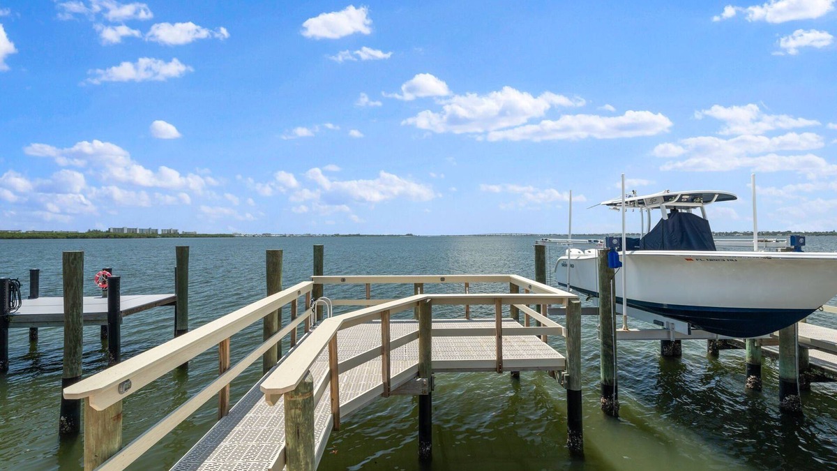 Nettles Island House | Waterfront Stunning 2 bed 2 bath riverfront beach home on Nettles Island