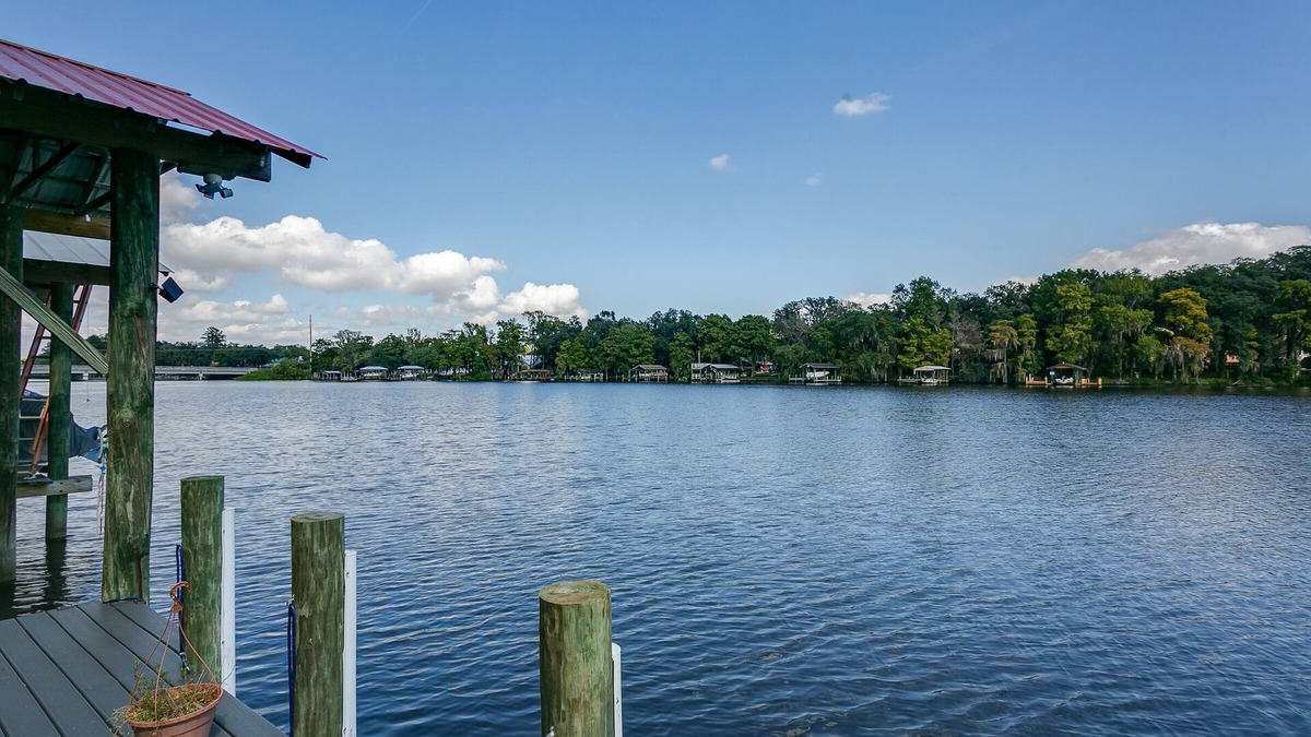 Doctors Inlet House | Waterfront sunrises. Great for yoga, meditation, kayaks, fishing or just peace.