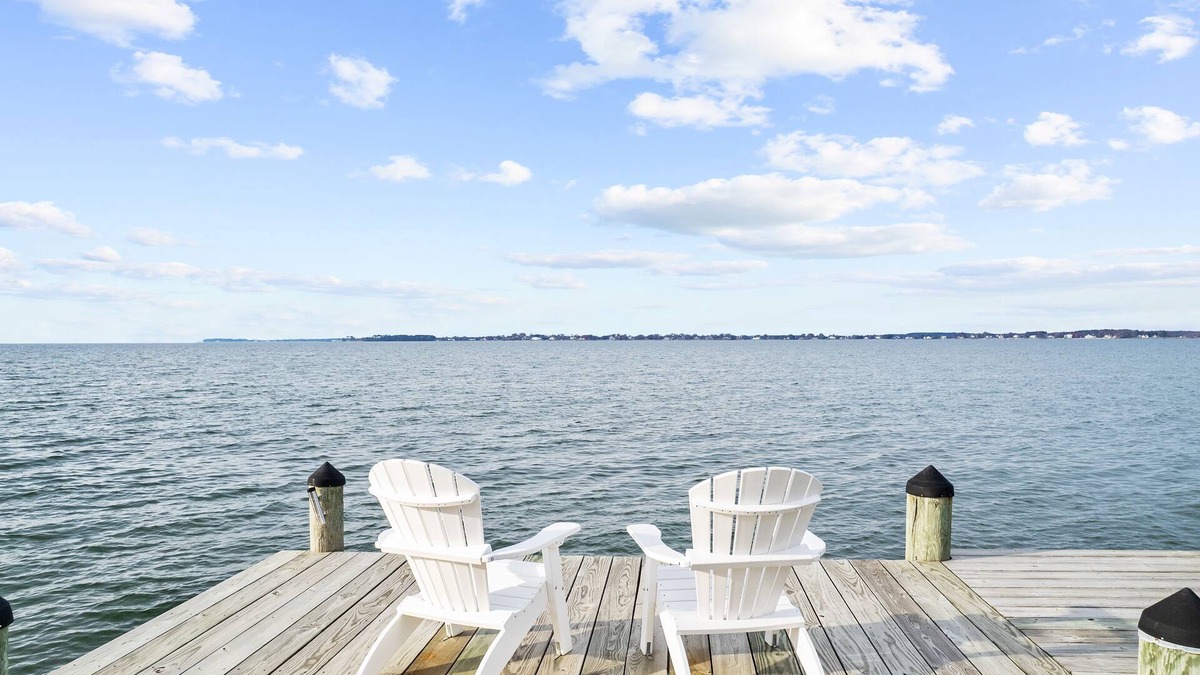 Chester House | Waterfront Sunset Bayview: sleeps 6