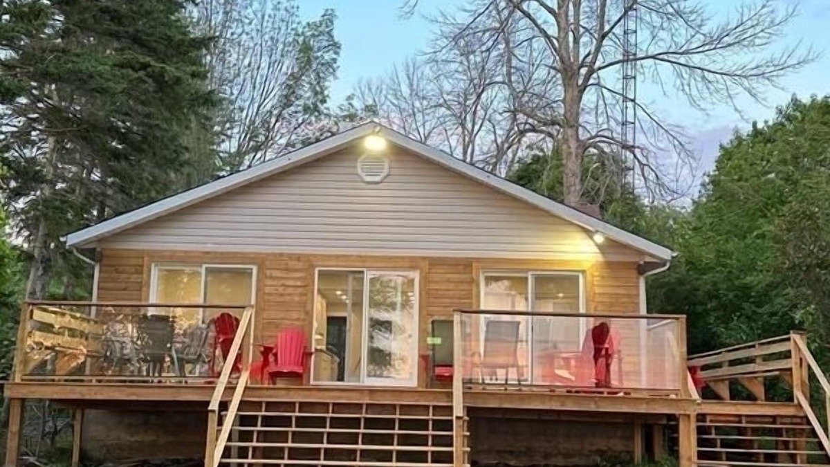 Carden Cottage | Waterfront/Sunset/ Lake view cottage