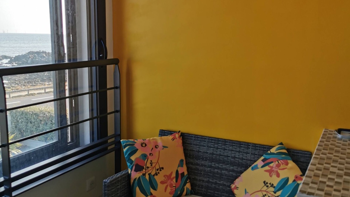 Batz-sur-Mer Apartment | Waterfront T3 - sea view - garden, terrace, free parking